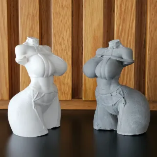 Figura kawaii con cinchas