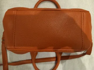 Bolso Bimba y Lola piel 1x30euros  2x50euros