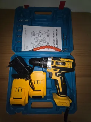 Taladro eléctrico con accesorios