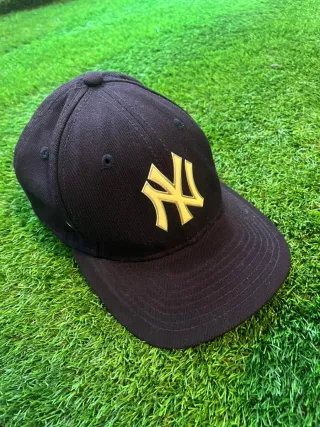 Gorra New Era NY Negra y Dorada