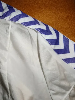 una camiseta del Real Madrid