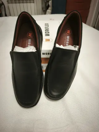 Zapatos Workflex Talla 40, ideales para trabajo