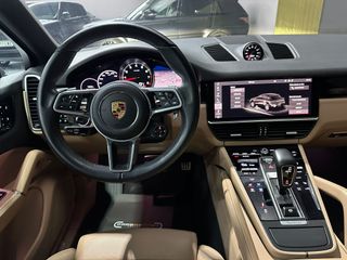 Porsche Cayenne 2021