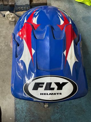 Casco marca flyhelmets Moto 7-15 Años.