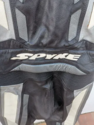 Mono de cuero SPYKE