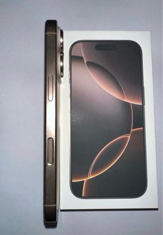 iPhone 16 Pro Titanio Desierto