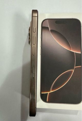 iPhone 16 Pro Titanio Desierto