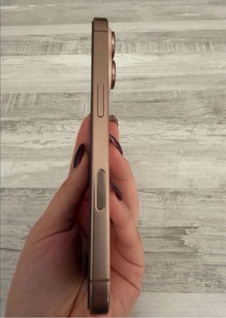 iPhone 16 Pro Titanio Desierto