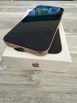 iPhone 16 Pro Titanio Desierto