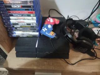 Consola PS4 Negra + 12 Juegos + Mando y cascos