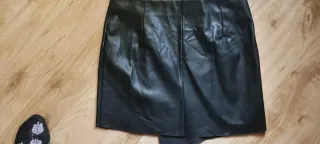 Falda polipiel negra con cremallera