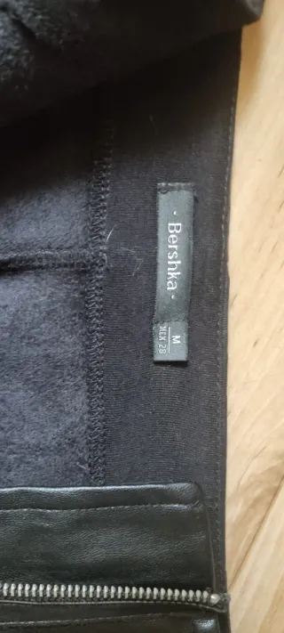 Falda polipiel negra con cremallera