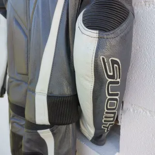 Mono de moto SUOMY gris y blanco