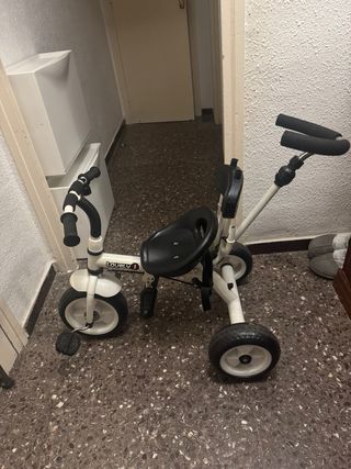 Triciclo infantil blanco y negro