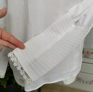 Blusa antigua esto victoriano  con  encaje blanco
