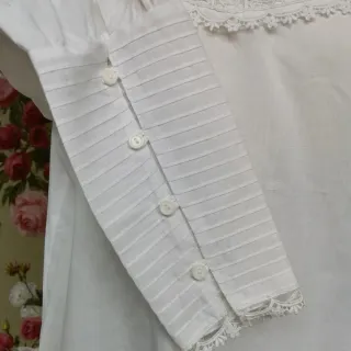 Blusa antigua esto victoriano  con  encaje blanco