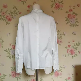 Blusa antigua esto victoriano  con  encaje blanco