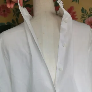 Blusa antigua esto victoriano  con  encaje blanco