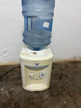 Dispensador de agua con botellón