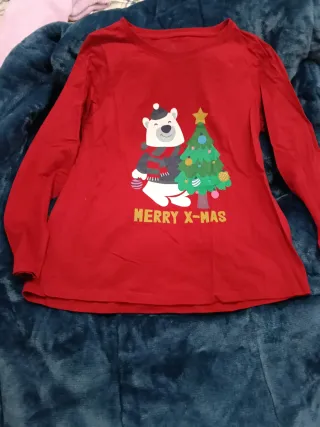 Camiseta Navidad Oso Polar y Árbol