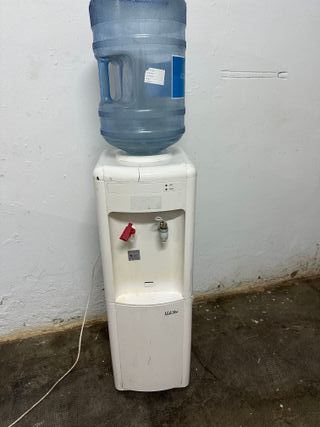 Dispensador de agua blanco