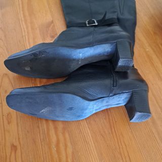 Stivali neri alti alla metà