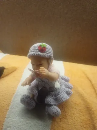 Muñeca bebé reborn con traje crochet