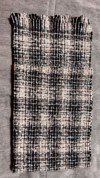 Bufanda de cuadros beige y negro