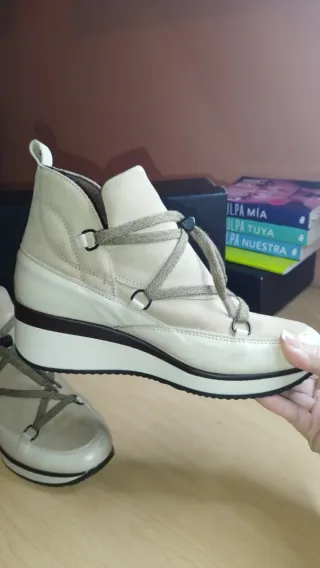 Botines t2in SKOMFORT beige y blanco