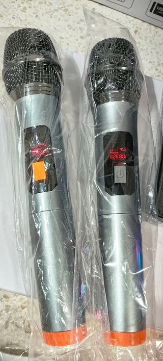 Máquina Karaoke TYOTY LED USB/TF 2 Micrófono