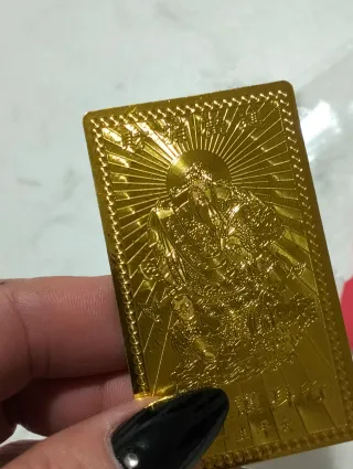 Talismano dorato con simbolo