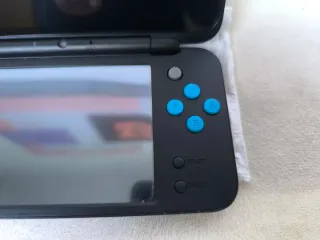 Nuovo Nintendo 2DS XL Nero/Blu in scatola