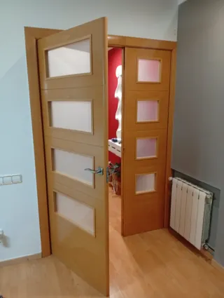 Puerta interior madera 5 puertas y una doble