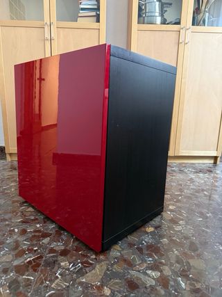 Armario Ikea Marrón con Puerta Roja