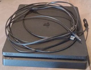 PS4 Slim 500GB + Controller + EA SPORTS FC 24