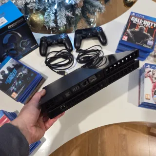 PS4 (PlayStation 4) Negra + 2 Mandos + Cables