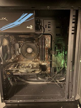 PC Gaming + Teclado + Ratón + Altavoces