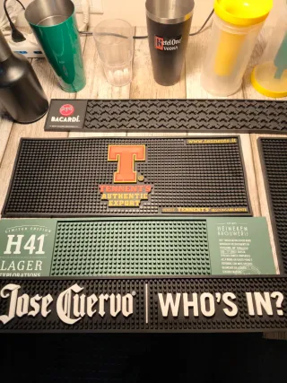 Set Attrezzatura Barman: Tappetini e Bicchieri