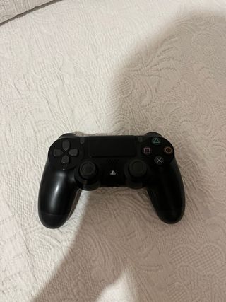 PS4 (PlayStation 4) Negra + 5 Juegos