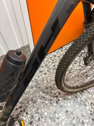 Bicicleta de Montaña BH Negra modelo de expert