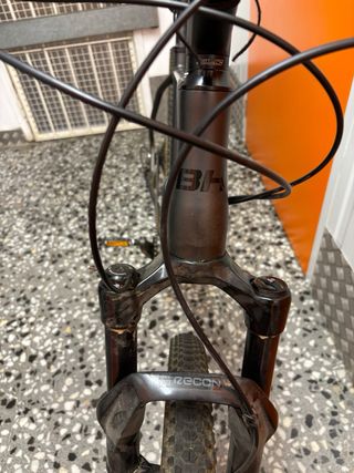 Bicicleta de Montaña BH Negra modelo de expert