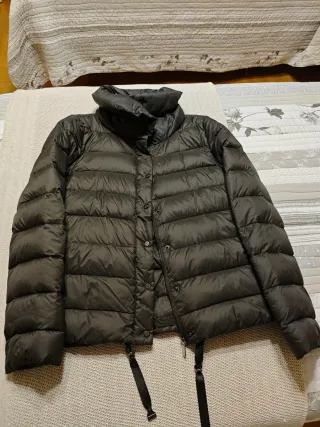 Cazadora de plumas negra