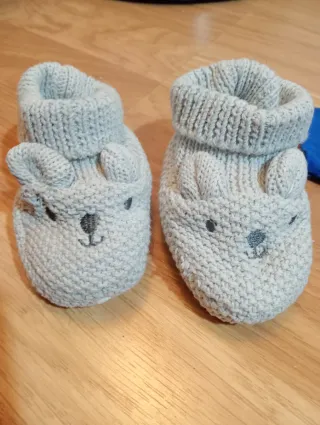 Body Nike azul y patucos bebé