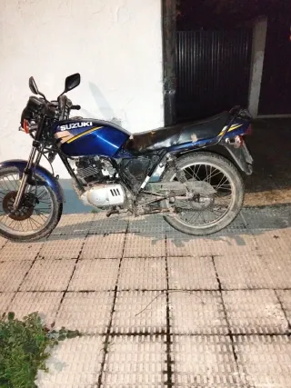 Hola buenas vendo moto 125