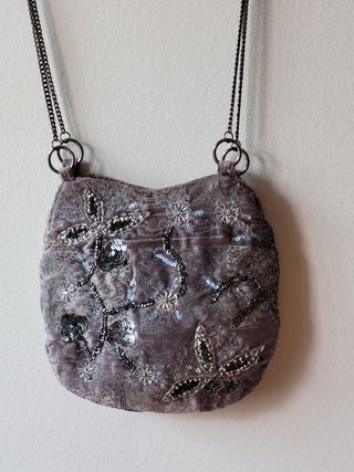 Bolso de fiesta de tela y bordado en lentejuelas