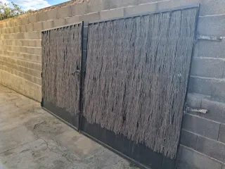 Puerta metálica chalet