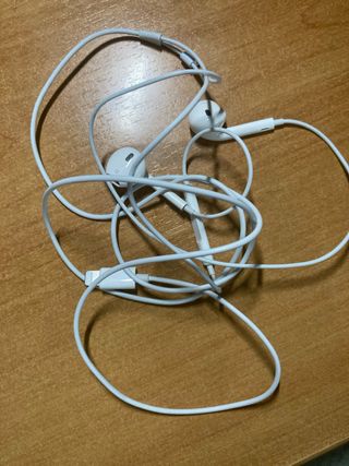 Scatola iPhone 8 con Earpods