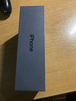 Scatola iPhone 8 con Earpods