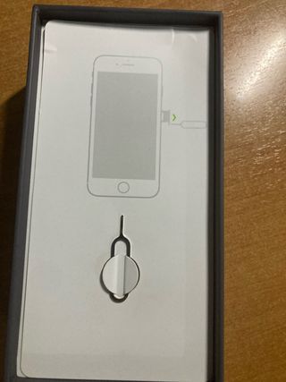 Scatola iPhone 8 con Earpods