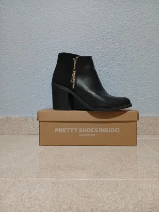 Botas de tacón negras con cremallera